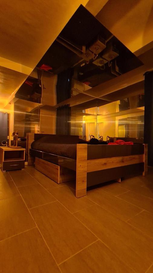 T2 Chambre Miroir Jardin Et Parking Prive Марсель Экстерьер фото
